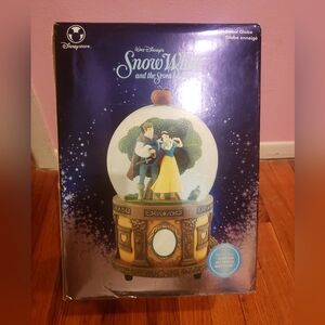Disney Snow White and the Seven Dwarfs Snow Globe Someday My Prince Will Come